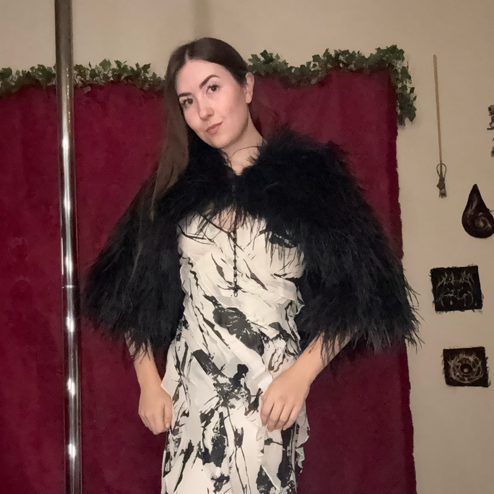 Leon Max Black Ostrich Feather Cape Capelet Shoulder Shawl Limited Edition Med